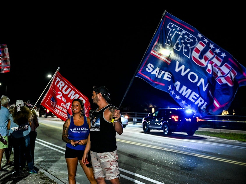 caption: Supporters of former US President Donald Trump protest near the Mar-a-Lago Club in Palm Beach, Florida, on March 30, 2023.