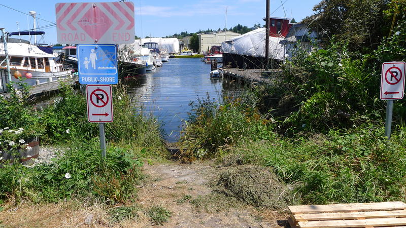caption: An unimproved shoreline street end along Seattle’s Ship Canal at Sixth Avenue West and West Ewing Street.