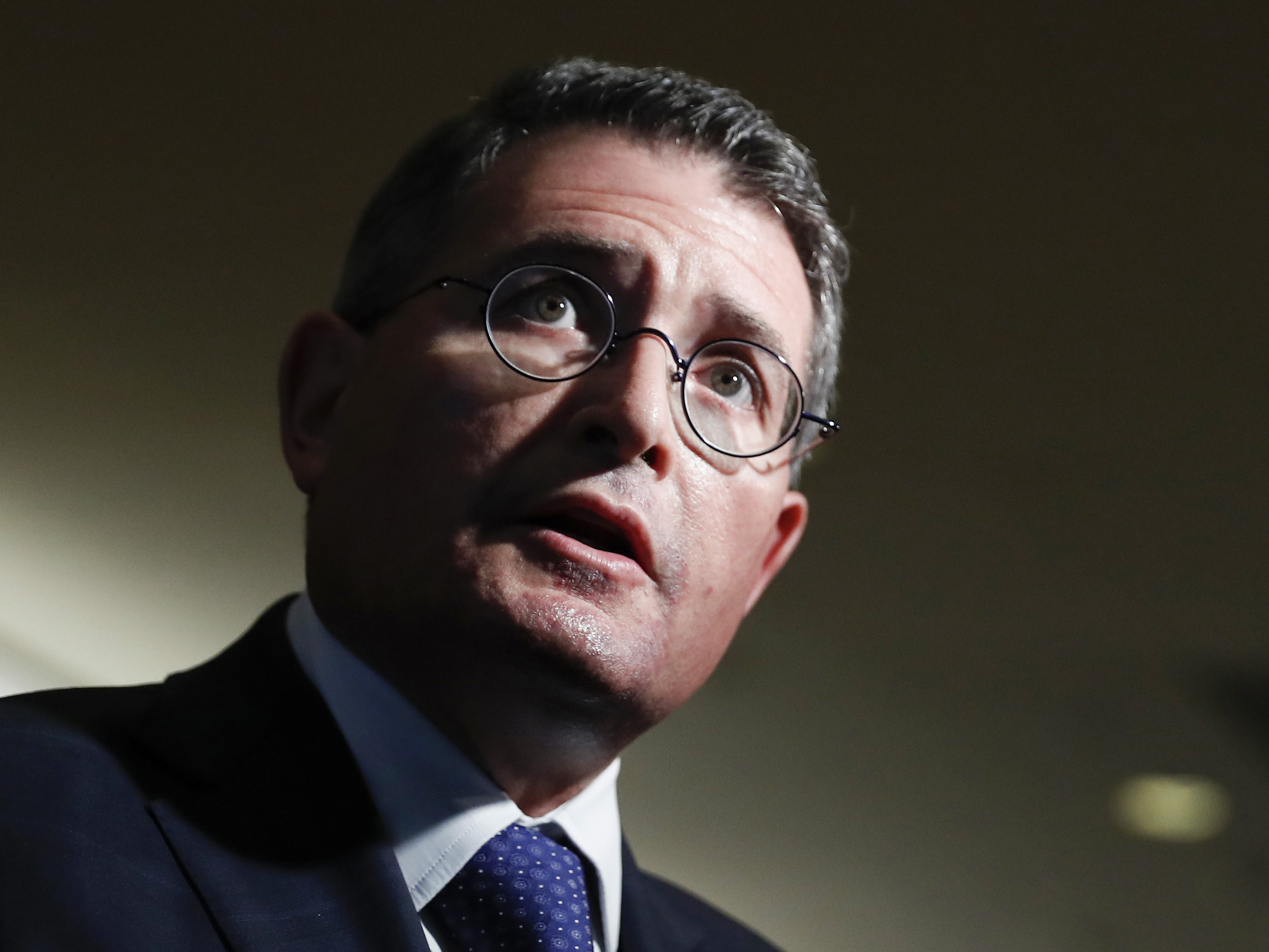 caption: Federalist Society co-chairman and former Executive Vice President Leonard Leo speaks to media at Trump Tower in New York, Nov. 16, 2016.