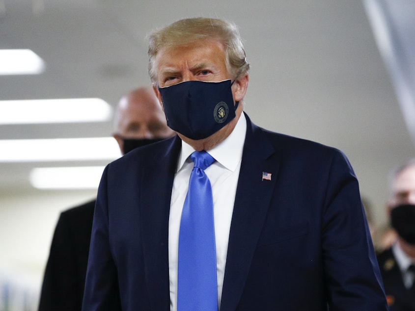 caption: President Donald Trump wore a mask during his visit to Walter Reed National Military Medical Center in Bethesda, Md., on Saturday.