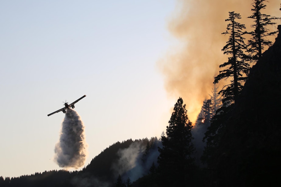 caption: Aircraft flying recently on the Tunnel Five fire in the Columbia River Gorge.
