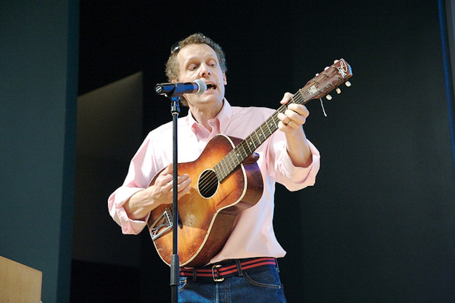caption: Dave Dederer from the Presidents of the United States of America performing at the Gnomodex technology conference in June 2006.