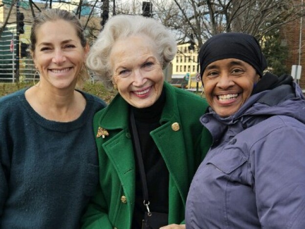 caption: Eleanor Heginbotham (middle) with two of the people — Rachel Goslins (left) and Soumayah Zein (right) — who helped her on New Year's Eve 2022.