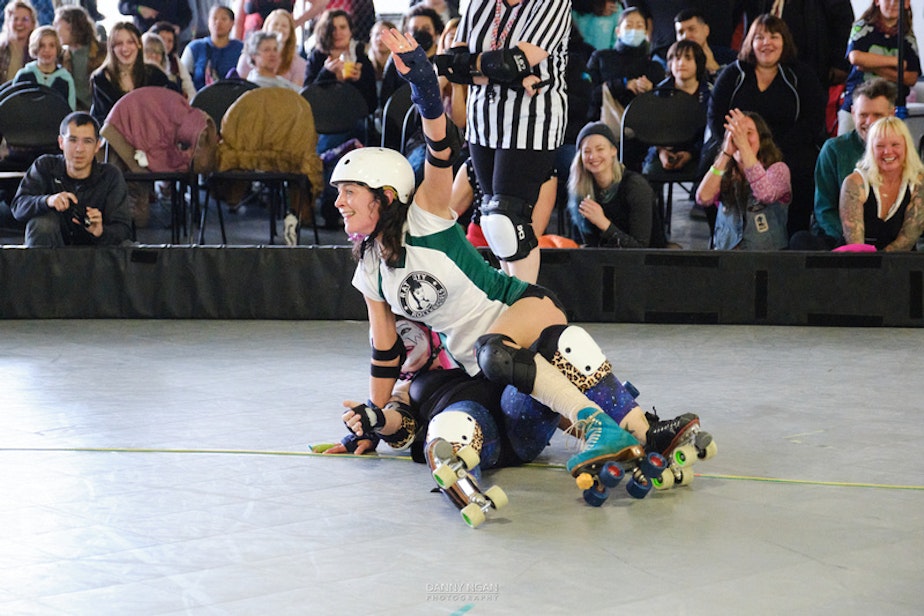 caption: Meg My Day & Betty Ford Galaxy "fight" at the end of the Alumni bout at Rat City Roller Derby's 20th Anniversary.