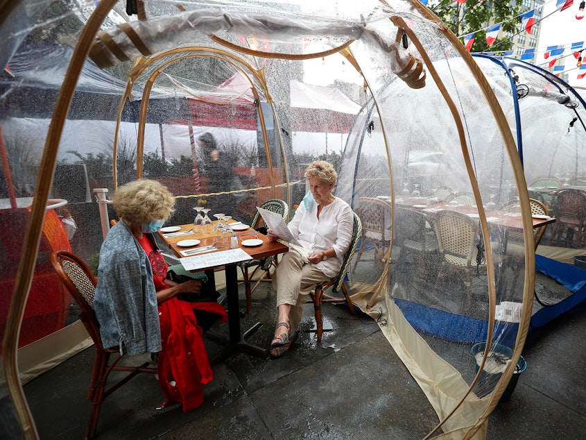 caption: The latest pandemic dining twist is the outdoor bubble, seen here at a New York City restaurant. Sure, it's a way to stay warm as winter looms ... but does it reduce your risk of getting infected by COVID-19?