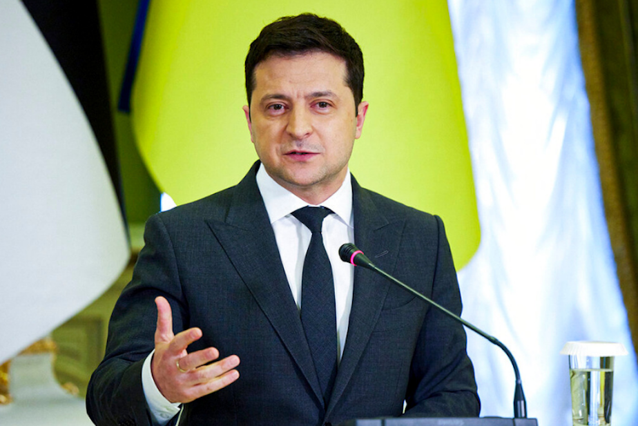 caption: In this photo provided by the Ukrainian Presidential Press Office, Ukrainian President Volodymyr Zelenskyy gestures during a joint news conference with Estonian President Alar Karis following their talks in Kyiv, Ukraine, Tuesday, Feb. 22, 2022. 