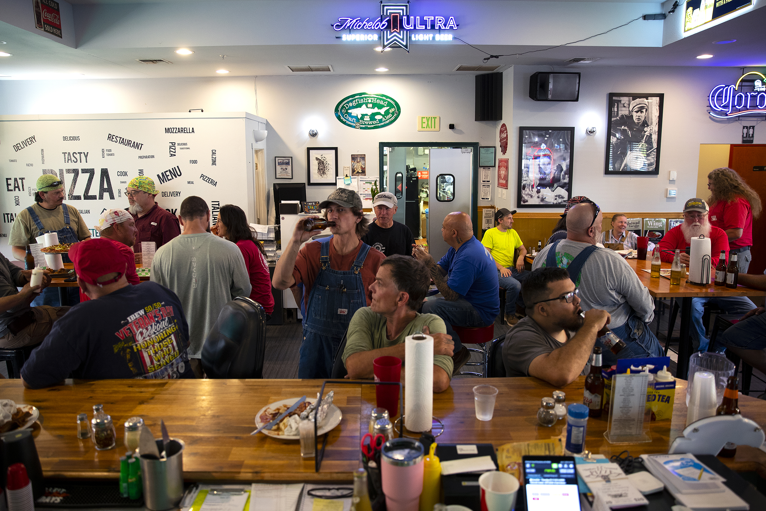 caption: Electricians gather for IBEW Brotherhood Night on Thursday, July 17, 2025, at Monkey N’Around Pizza in Quincy, Washington. 